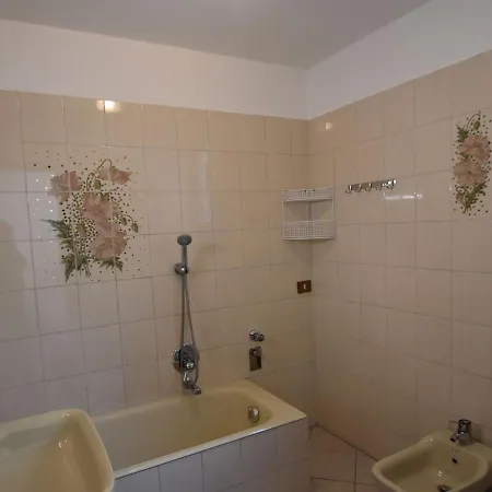 Сasa de vacaciones Attractive In With Garden Trarego Viggiona